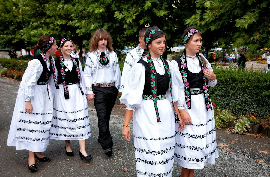 traditional Romanian folk costume