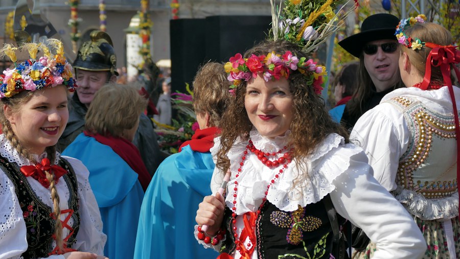 Romanian traditions guide experts recent data