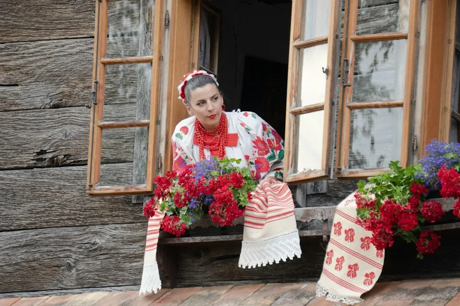 Photo traditional Romanian costume mistakes